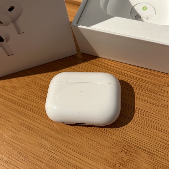 Apple AirPods Pro (2nd generation) - Picture 3 of 5